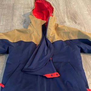 The socket shown goes around neack to keep cold